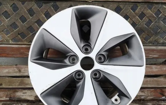 Hyundai i30 R16 alloy rim 