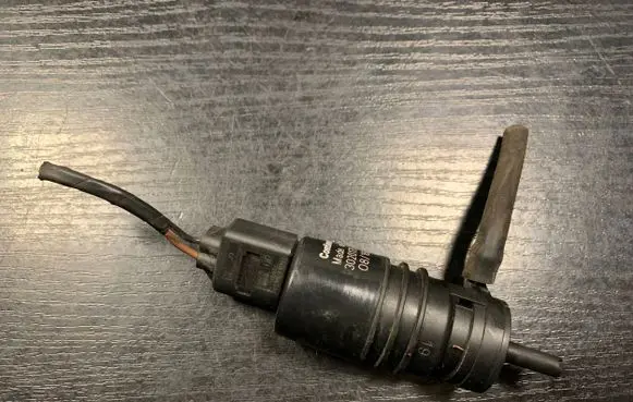 BMW 1 E82 E88 Windscreen/windshield washer pump 3020175