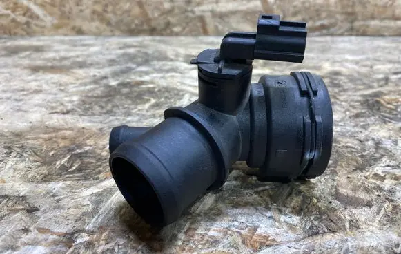 Engine coolant pipe/hose