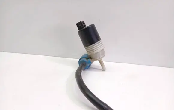 Volkswagen Golf III Windscreen/windshield washer pump 1H6955651