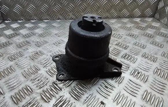 Volkswagen Transporter - Caravelle T5 Engine mount bracket
