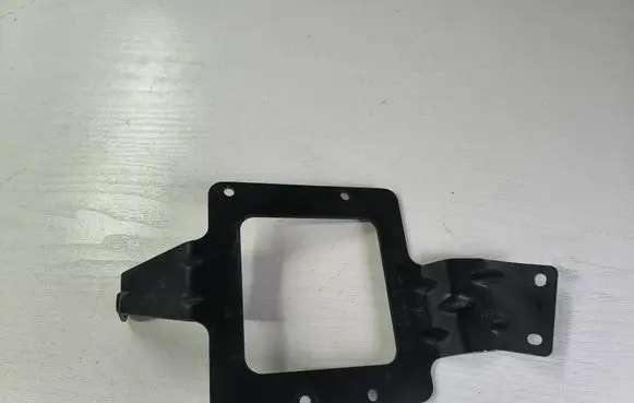 Porsche Cayenne (92A) Engine control unit holder 7P5907645A