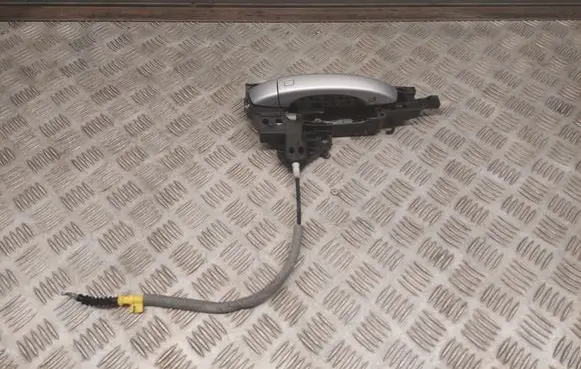 Rear door exterior handle/bracket