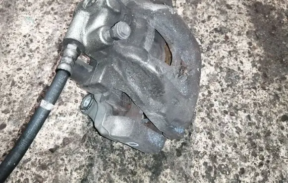 Fiat 500L Front brake caliper