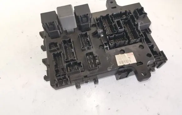 Nissan Primera Fuse module 285519F924
