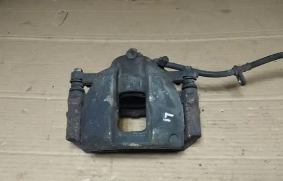 Honda CR-V Front brake caliper