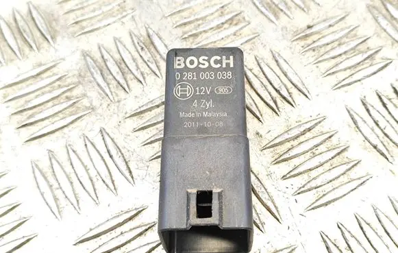Skoda Fabia Mk2 (5J) Glow plug pre-heat relay 038907281D