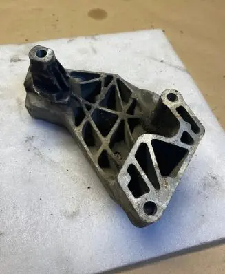 Volkswagen Golf IV Engine mounting bracket 038199207J