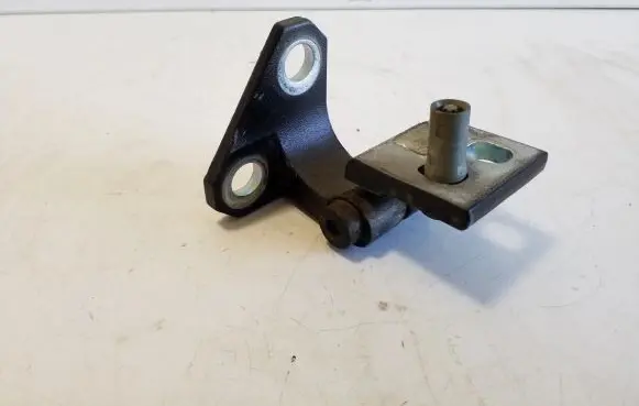 Volkswagen Golf Plus Front door upper hinge 1K0831401