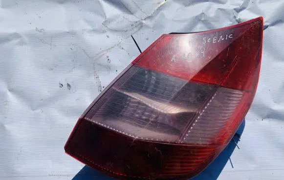 Renault Scenic II - Grand scenic II Rear/tail lights 15911600