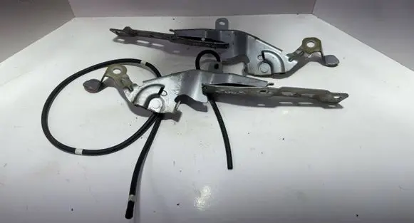 Peugeot 2008 II Engine bonnet/hood hinges