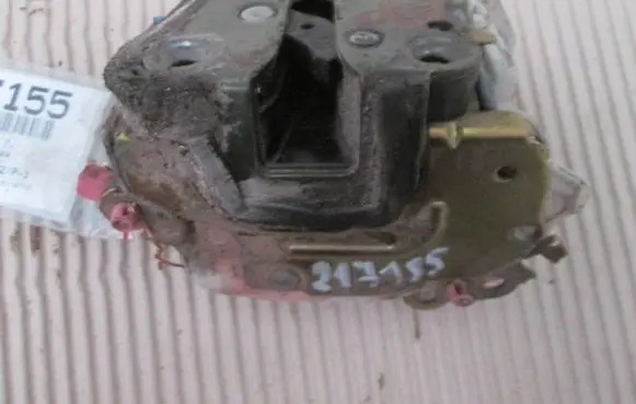 Subaru Impreza I Front door lock