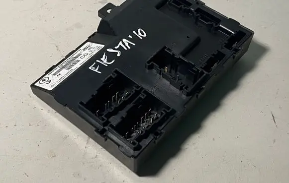 Ford Fiesta Comfort/convenience module 8V5115K600CG F005V00962