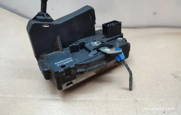 Renault Trafic II (X83) Front door lock 8200042332