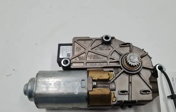 Volkswagen Jetta VI Sunroof motor/actuator 5K0959591A 163430080S1