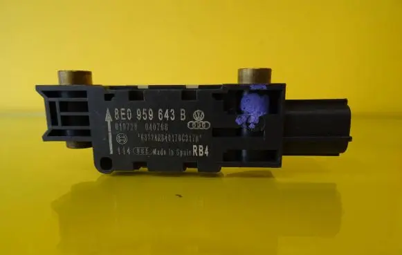 Volkswagen Touran I Airbag deployment crash/impact sensor 8E0959643B