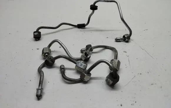 BMW 1 E82 E88 Fuel line pipe 