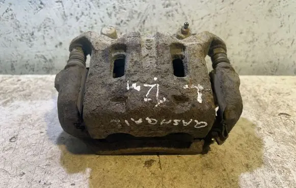 Nissan Qashqai+2 Front brake caliper