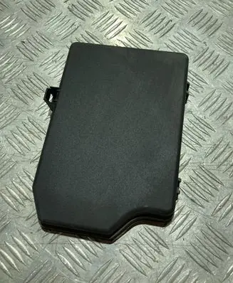 Suzuki SX4 S-Cross Fuse box cover PK19424