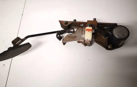 Mazda 626 Accelerator throttle pedal bh4a41ac0b 198300-7100