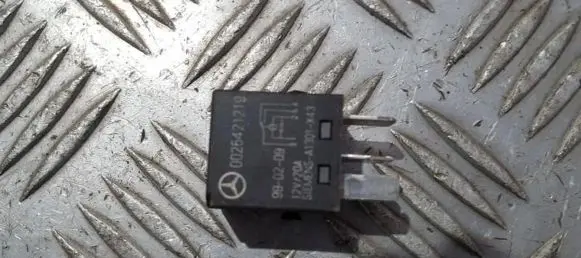 Mercedes-Benz A W168 Other relay 0025421219 a1301-x43