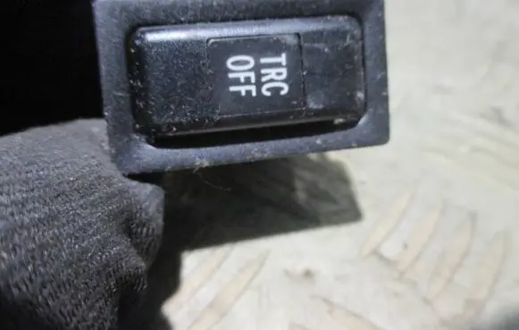 Toyota Avensis T250 Traction control (ASR) switch TR8801