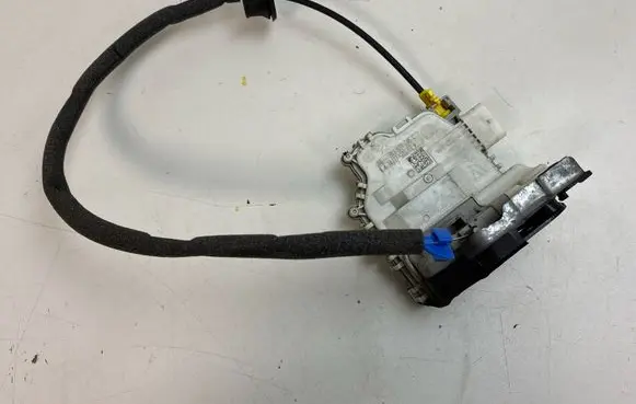 Audi A5 Front door lock 8X1837016C