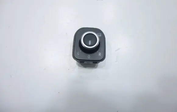 Wing mirror switch