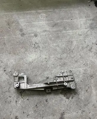 Volkswagen PASSAT B6 Engine mounting bracket 03G131159