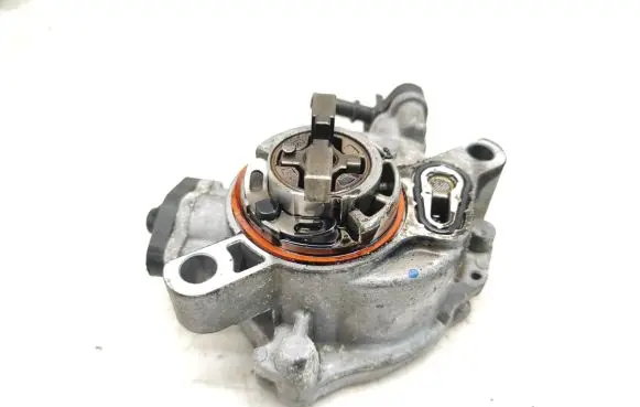 Peugeot 2008 I Vacuum pump 9804021880
