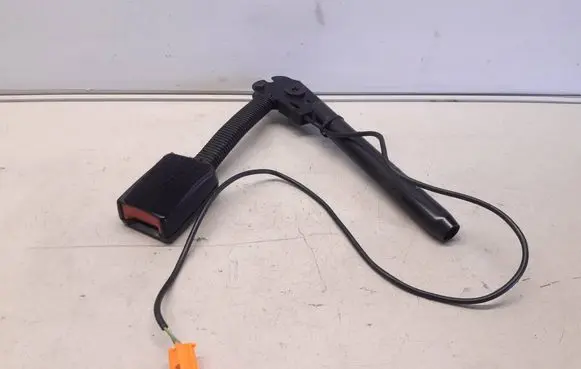 Ford C-MAX I Front seatbelt buckle 3M51R61208AE 601605200E R3082750600