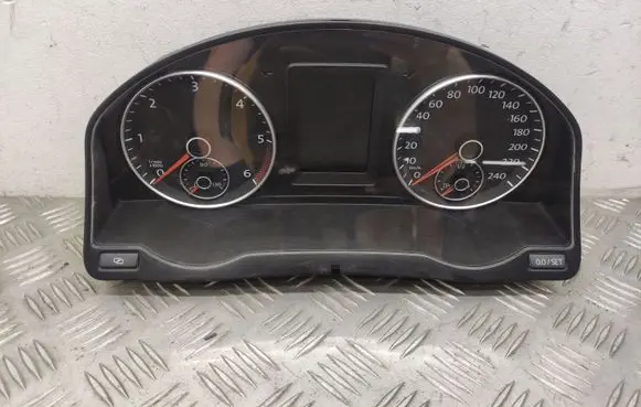 Volkswagen Golf Plus Speedometer (instrument cluster) 5M0920870C