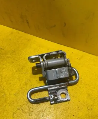 Audi A4 S4 B6 8E 8H Front door lower hinge 