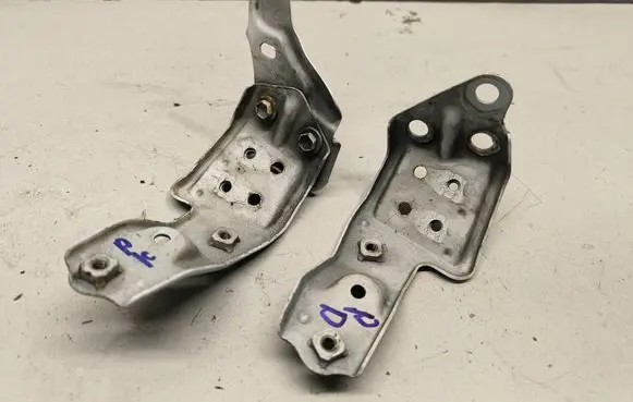 Toyota Avensis T270 Fender mounting bracket 