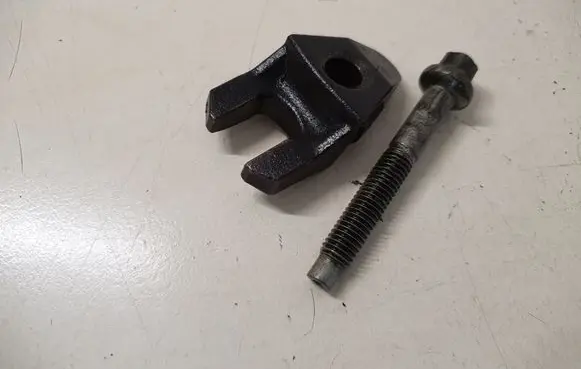 Citroen C4 Cactus Fuel Injector clamp holder 