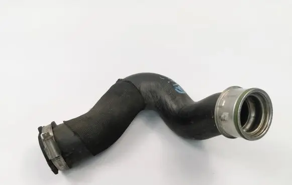 Audi Q7 4L Intercooler hose/pipe 7L6145738A