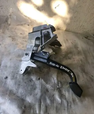 Audi A4 S4 B9 Brake pedal bracket assembly 8w1723117b