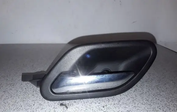 BMW 5 E39 Front door interior handle 8226049