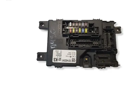 Opel Corsa D Fuse module 13142241