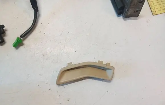 Volvo XC60 Seat belt trim 01287355