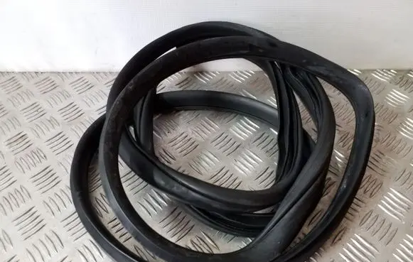 KIA Sorento Rear door rubber seal (on body) 
