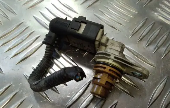 Volkswagen Golf V Camshaft position sensor 030907601D