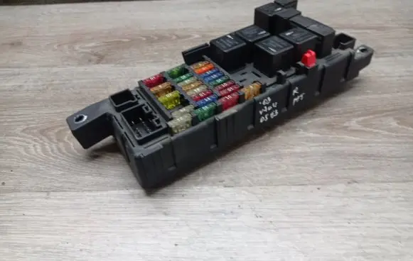 Volvo V70 Fuse module 518828017 8678449