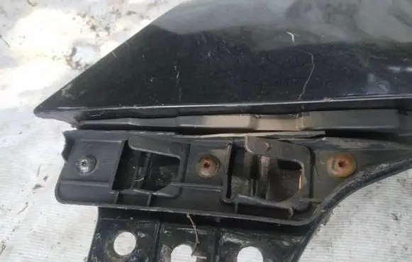 Volkswagen Golf V Front bumper mounting bracket