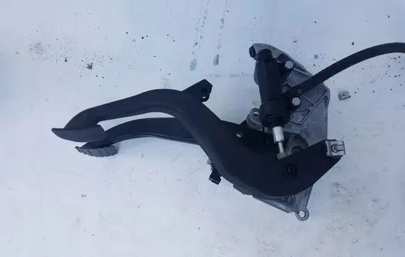 BMW 1 E81 E87 Pedal assembly 