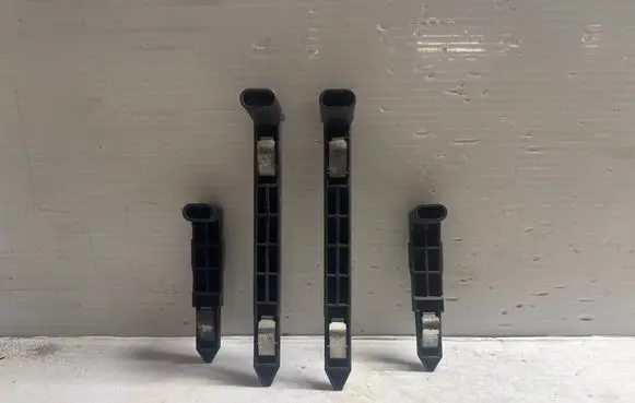 Volvo XC60 Headlight/headlamp mounting bracket 30763154 30763155