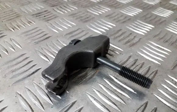 Opel Mokka Fuel Injector clamp holder