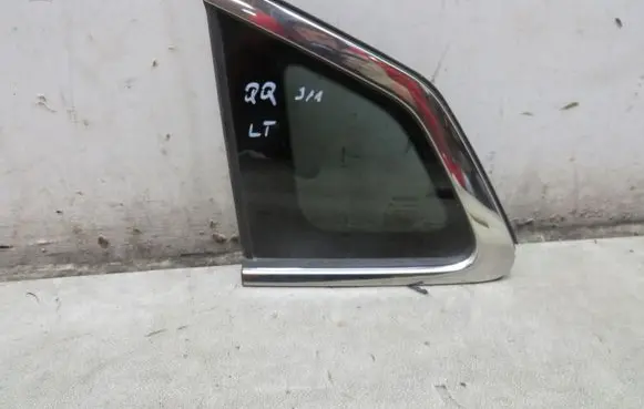 Nissan Qashqai Rear side window KRIS235789