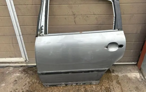 Volkswagen PASSAT B5.5 Rear door 3B4833605F