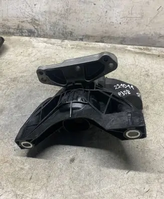 Peugeot 308 Engine mount bracket 9820297580
